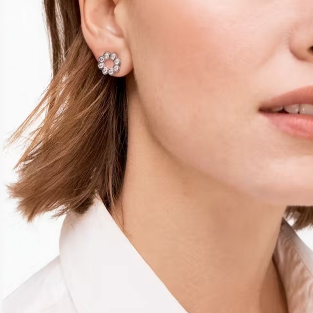 NWT Kate spade Gold Crystal Circle Stud Earrings - Picture 3 of 3